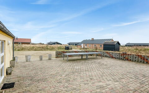 Nafne - 1.2Km from the Sea: Toit, Maison, Domicile, Chalet, Porte, Siding, Plate-Forme, Porche, Planche, Dur