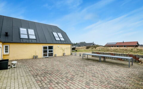 Nafne - 1.2Km from the Sea: Toit, Maison, Domicile, Chalet, Porte, Siding, Plate-Forme, Porche, Planche, Dur