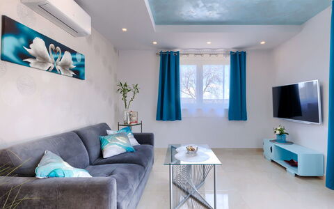 Villa Fenix: L'Eau, Ciel, Propriété, Plante, Arbre, Piscine, Bleu Azur, Ombre, Arecales, Loisir