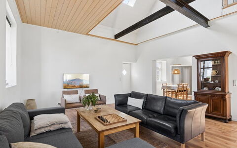 Antonina - 1.5Km from the Sea: Meubles, Design Intérieur, Sol, Canapé, Plafond, Bois, Sol, Pièce, Parquet, Salon