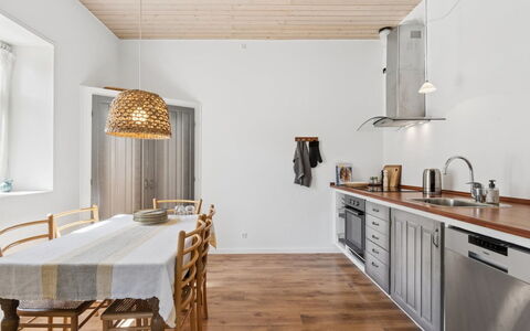 Antonina - 1.5Km from the Sea: Sol, Cuisine, Bois, Design Intérieur, Meubles, Comptoir, Plafond, Sol, Luminaire, Cabinetry