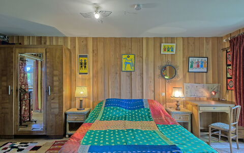 Wood Love Home: Propriété, Meubles, Bâtiment, Bleu Azur, Décoration, Confort, Textile, Bois, Éclairage, Cadre De Lit