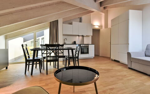 White Attic Terrace: Meubles, Table, Propriété, Bois, Design Intérieur, Éclairage, Architecture, Salle, Sol, Sol