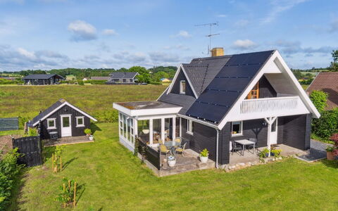 Fentje - 200M from the Sea: Toit, Domicile, Maison, Siding, Chalet, Composite, Porte, Fenêtre À Guillotine, Biens, Cheminée
