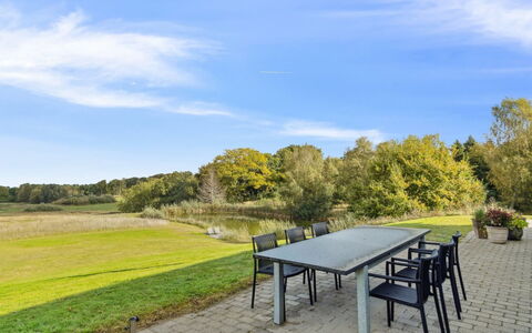 Marrit - 500M from the Sea: Ciel, Bleu, Arbre, Herbe, Arbuste, Prairie, Lot Terre, Plaine, Jardin