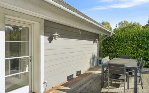 Marrit - 500M from the Sea: Maison, Domicile, Porte, Toit, Chalet, Biens, Jardin, Ombre, Siding, Cour