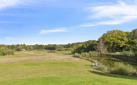 Marrit - 500M from the Sea: Maison, Domicile, Porte, Toit, Chalet, Biens, Jardin, Ombre, Siding, Cour