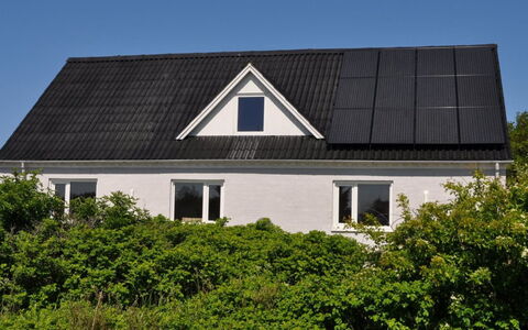 Werna - 800M from the Sea: Toit, Domicile, Maison, Siding, Chalet, Composite, Porte, Fenêtre À Guillotine, Biens, Cheminée