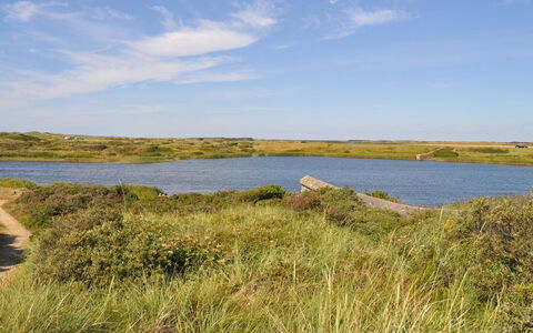 Werna - 800M from the Sea: Toit, Maison, Domicile, Chalet, Porte, Siding, Plate-Forme, Porche, Planche, Dur