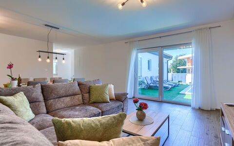 Corona Cordis: Propriété, Meubles, Canapé, Plante D'Appartement, Bleu Azur, Éclairage, Design Intérieur, Bois, Table, Salon