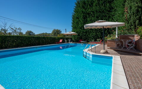 La Casa del Nonno: Piscine, Bleu, L'Eau, Recours, Composite, Loisir, Mobilier De Jardin, Ombre, Eco Hôtel, Caractéristique De L'Eau