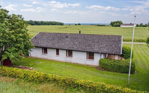 Sebine - 800M from the Sea: Herbe, Vert, Maison, Toit, Chalet, Arbuste, Domicile, Prairie, Paysage