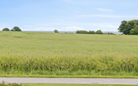 Sebine - 800M from the Sea: Toit, Maison, Domicile, Chalet, Porte, Siding, Plate-Forme, Porche, Planche, Dur