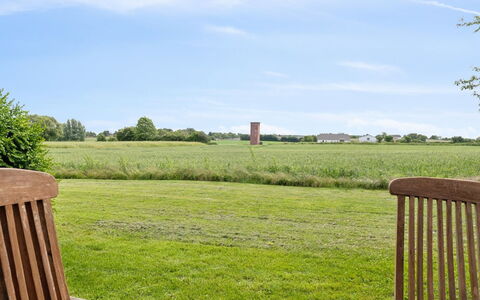 Sebine - 800M from the Sea: Toit, Maison, Domicile, Chalet, Porte, Siding, Plate-Forme, Porche, Planche, Dur