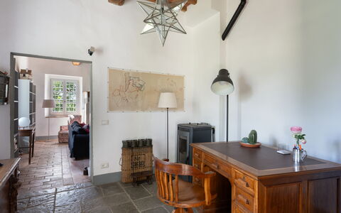 Casa Mirandola: Table, Meubles, Propriété, Cadre, Bois, Éclairage, Design Intérieur, Plante D'Appartement, Sol