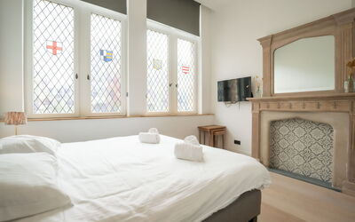 Blankenberge 690: Miroir, Meubles, Propriété, Fenêtre, Confort, Bâtiment, Bois, Ombre, Design Intérieur