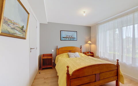 Ty Pjp: Lit, Chambre, Meubles, Design Intérieur, Literie, Drap De Lit, Sol, Bois, Sol, Plafond