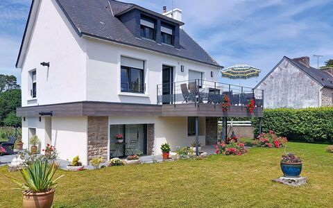 Ty Pjp: Bâtiment, Fenêtre, Maison, Domicile, Zone Résidentielle, Façade, Toit, Porte, Chalet, Biens