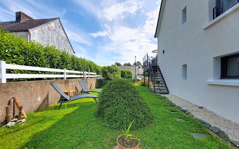 Ty Pjp: Zone Résidentielle, Maison, Architecture, Domicile, Jardin, Couverture De Sol, Chalet, Pelouse, Aménagement Paysager, Cour