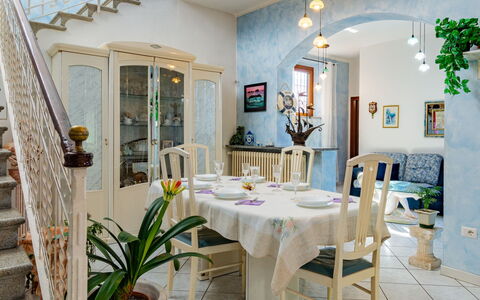 Valentina: Plante, L'Eau, Bâtiment, Ciel, Propriété, Piscine, Bleu Azur, Arbre, Plan D'Eau, Loisir