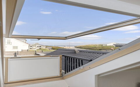 Edin - 100M from the Sea: Composite, Plafond, Métal, Daylighting, Ombre, Aluminium, Balcon, Acier, Balustrade
