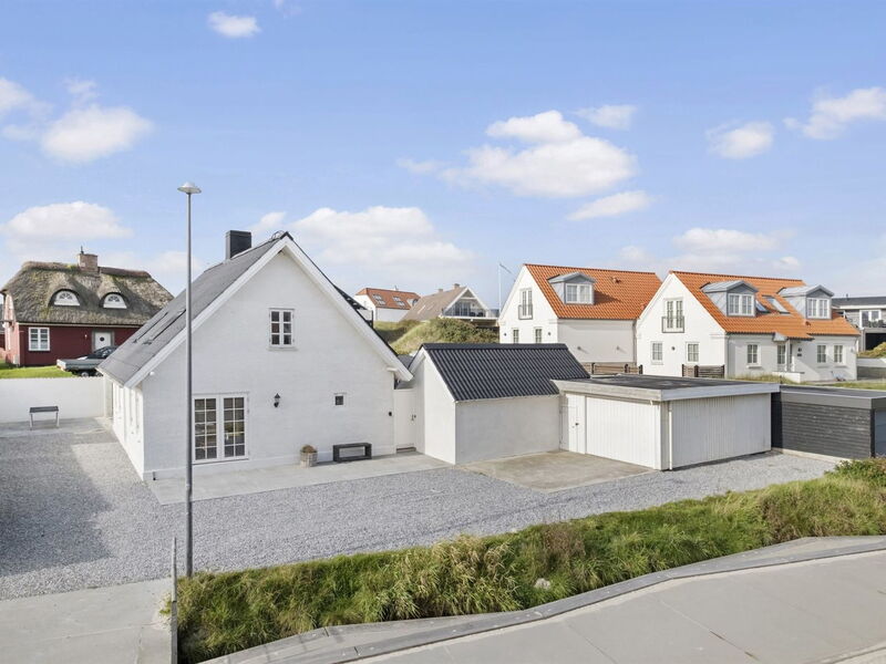 Edin - 100M from the Sea