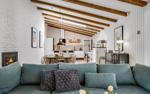 Sighfrith - 2Km from the Sea: Meubles, Design Intérieur, Canapé, Mur, Sol, Salon, Plafond, Bois, Pièce, Sol
