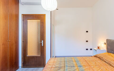 Antonio: Propriété, Bois, Porte, Bâtiment, Design Intérieur, Architecture, Ombre, Sol, Sol