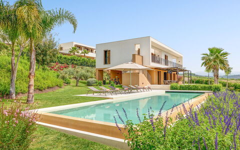 Villa Smeraldo - Sea Front | By Rocco Forte Villas: Plante, L'Eau, Propriété, Bâtiment, Ciel, Bleu Azur, Arbre, Fleur, Architecture, Piscine