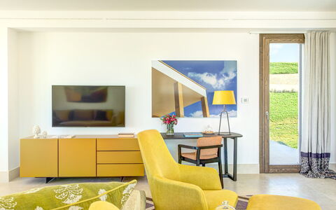 Villa Smeraldo - Sea Front | By Rocco Forte Villas: Propriété, Meubles, Table, Canapé, Salon, Chaise, Jaune, Architecture, Design Intérieur, Bois