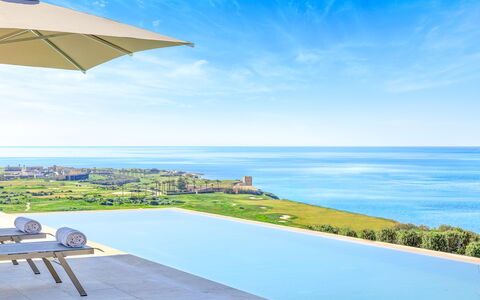 Villa Smeraldo - Sea Front | By Rocco Forte Villas: Ciel, L'Eau, Nuage, Bâtiment, Bleu, Bleu Azur, Maison, Mobilier De Jardin, Plante, Parapluie
