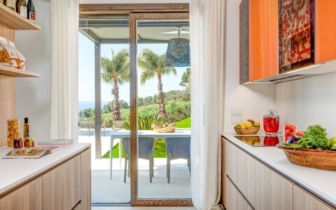 Villa Smeraldo - Sea Front | By Rocco Forte Villas: Propriété, Plante, Comptoir, Cabinetry, Bleu Azur, Bâtiment, Table, Éclairage, Orange, Design Intérieur