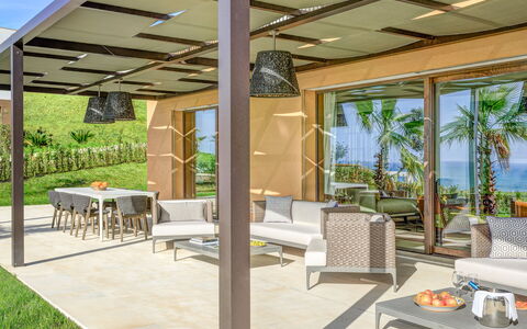Villa Agata - Sea View | By Rocco Forte Villas: Table, Meubles, Plante, Propriété, Chaise, Ombre, Bâtiment, Mobilier De Jardin, Design Intérieur, Architecture