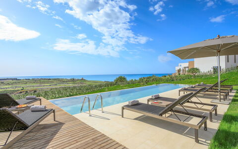 Villa Topazio - Sea View | By Rocco Forte Villas: Nuage, Ciel, L'Eau, Bâtiment, Station Balnéaire, Bleu Azur, Plante, Mobilier De Jardin, Ombre, Condominium