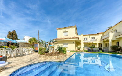 Empuriabrava 169: Ciel, Nuage, L'Eau, Plante, Piscine, Bâtiment, Bleu, Bleu Azur, Arbre, Maison