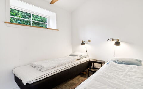 Sjard - 300M from the Sea: Mur, Lit, Chambre, Bois, Drap De Lit, Literie, Sol, Sol, Design Intérieur, Plafond