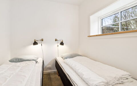 Sjard - 300M from the Sea: Mur, Plafond, Sol, Sol, Chambre, Design Intérieur, Lit, Pièce, Literie, Drap De Lit