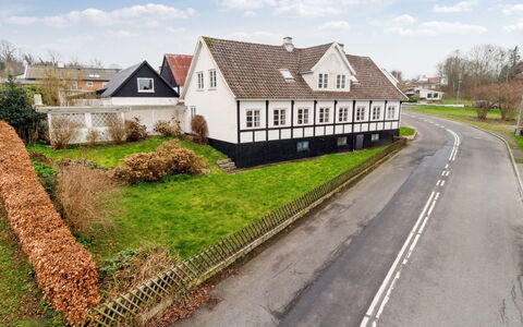 Sjard - 300M from the Sea: Bâtiment, Fenêtre, Maison, Domicile, Toit, Zone Résidentielle, Architecture, Chalet, Lot Terre, Établissements Humains