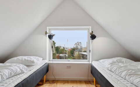Sjard - 300M from the Sea: Design Intérieur, Plafond, Appartement, Sol, Meubles, Sol, Pièce, Éclairage, Domicile, Canapé