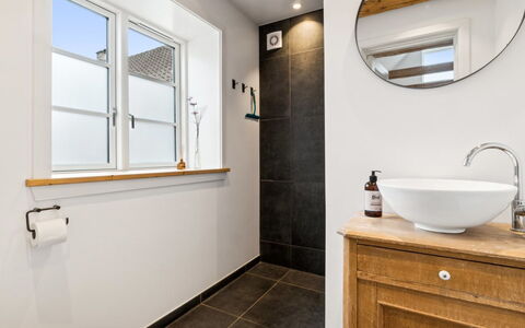 Sjard - 300M from the Sea: Design Intérieur, Plafond, Appartement, Sol, Meubles, Sol, Pièce, Éclairage, Domicile, Canapé