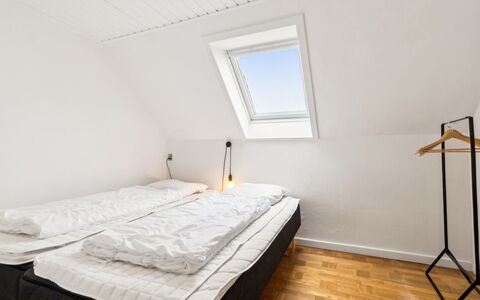 Sjard - 300M from the Sea: Sol, Bois, Sol, Chambre, Design Intérieur, Plafond, Lit, Parquet, Literie, Domicile