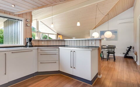 Anca - 450M from the Sea: Design Intérieur, Sol, Bois, Parquet, Plafond, Sol, Meubles, Cuisine, Luminaire, Comptoir