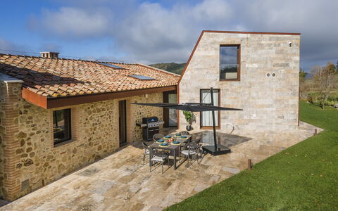Villa Velari In Volterra With Private Pool, Ac: Nuage, Ciel, Bâtiment, Propriété, Fenêtre, Plante, Lot Terre, Maison, Chalet, Zone Résidentielle