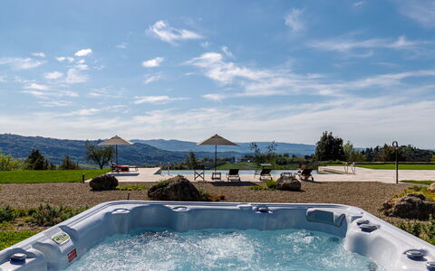 Villa Velari In Volterra With Private Pool, Ac: Ciel, L'Eau, Nuage, Plante, Bleu Azur, Piscine, Mobilier De Jardin, Ombre, Loisir, Paysage