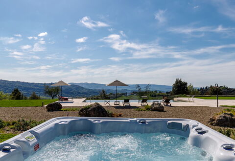 Villa Velari In Volterra With Private Pool, Ac: Ciel, L'Eau, Nuage, Plante, Bleu Azur, Piscine, Mobilier De Jardin, Ombre, Loisir, Paysage