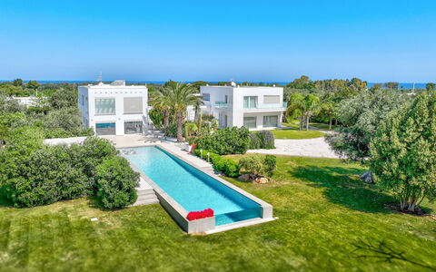 Villa Vinner: Ciel, Plante, Propriété, Bleu Azur, Bâtiment, Arbre, Design Urbain, Herbe, Zone Résidentielle, Immobilier