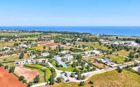 Villa Vinner: Ciel, Bâtiment, Arbre, Paysage Naturel, L'Eau, Lot Terre, Design Urbain, Plante, Maison, Paysage