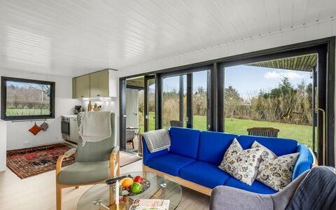 Jule - 1.3Km to the Fjord: Design Intérieur, Sol, Plafond, Sol, Meubles, Canapé, Pièce, Salon, Cadre