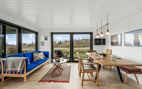 Jule - 1.3Km to the Fjord: Meubles, Bois, Design Intérieur, Sol, Table, Sol, Plafond, Parquet, Table Cuisine Et Salle A Manger, Salon