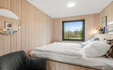 Jule - 1.3Km to the Fjord: Bois, Design Intérieur, Chambre, Sol, Sol, Lit, Plafond, Pièce, Tache De Bois, Cadre De Lit